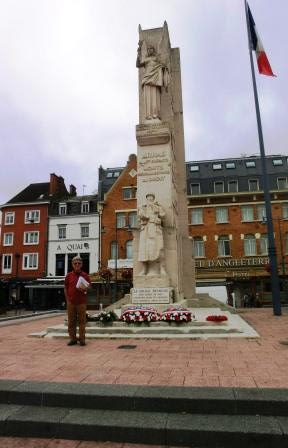 CIMG8263 Sep 4 2017 Pieter at monument opposite the train station in Arras
