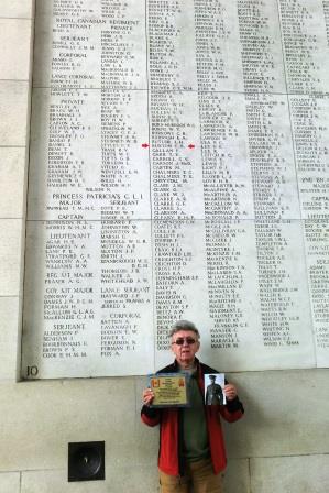 CIMG8688 Sep 9 2017 Ypres Pieter with plaque and photo of Buxton at Menin Gate Memorial
