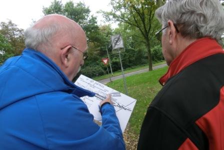 CIMG9313 Sep 25 2017 Pieter and Edwin in Deventer looking at map of attack